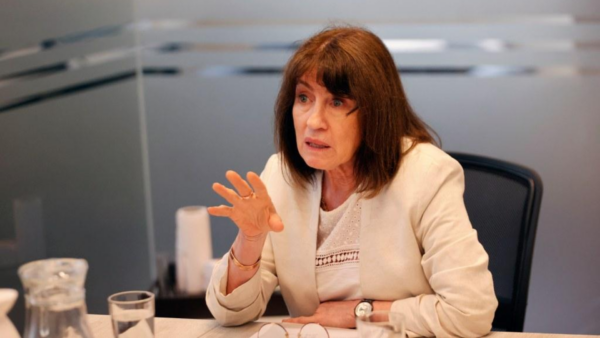 Alejandra Mizala_Acreditación